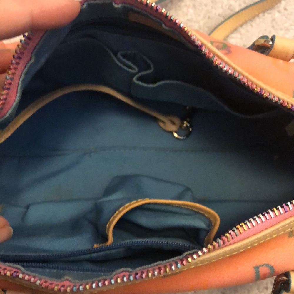 Pink Dooney & Burke hand bag. Used condition. - Picture 6 of 8